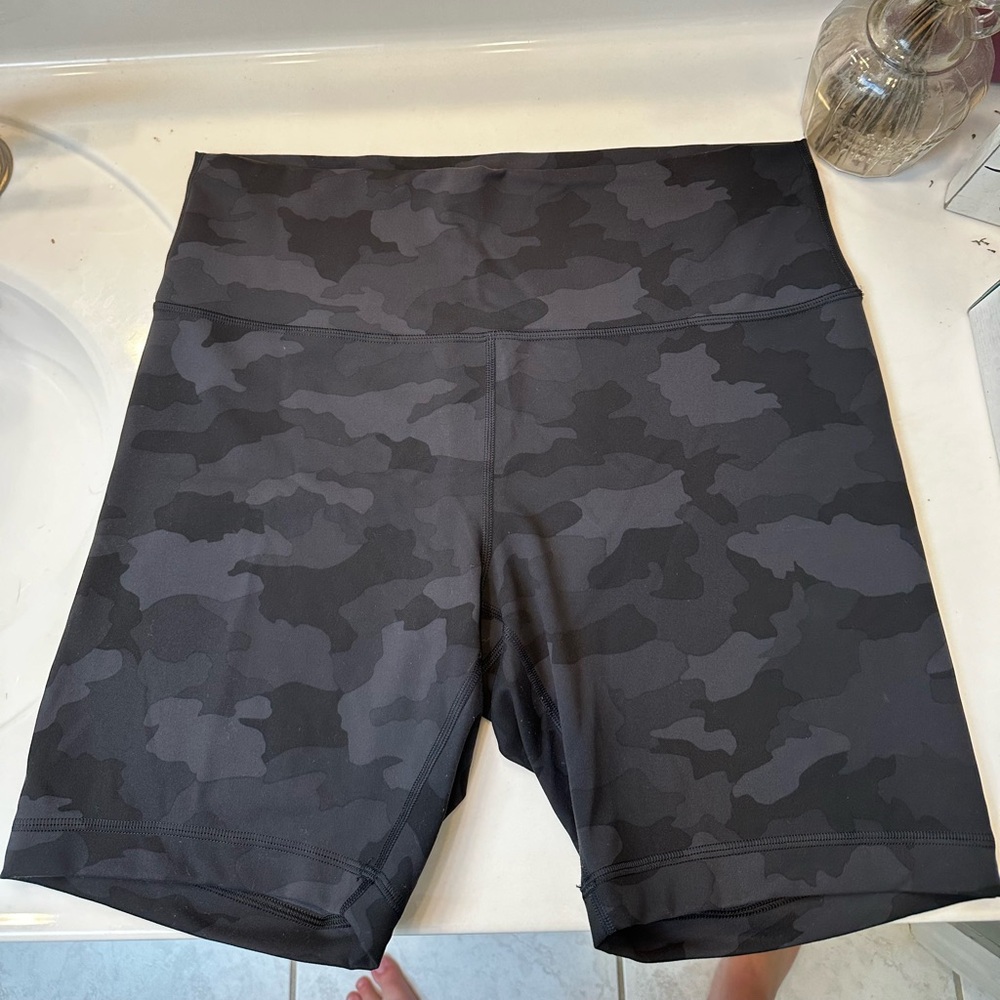 Black camo lululemon bike shorts
